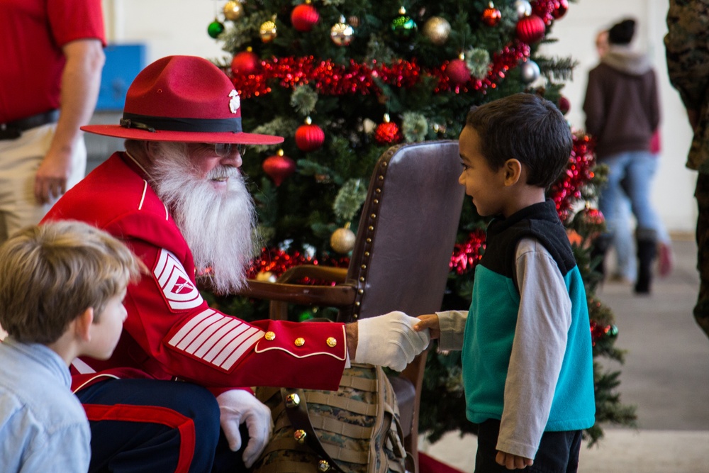 VMGR-252 Hosts Christmas party