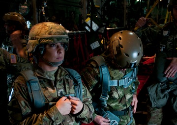 U.S., Columbian jumpmasters partner for airborne operation