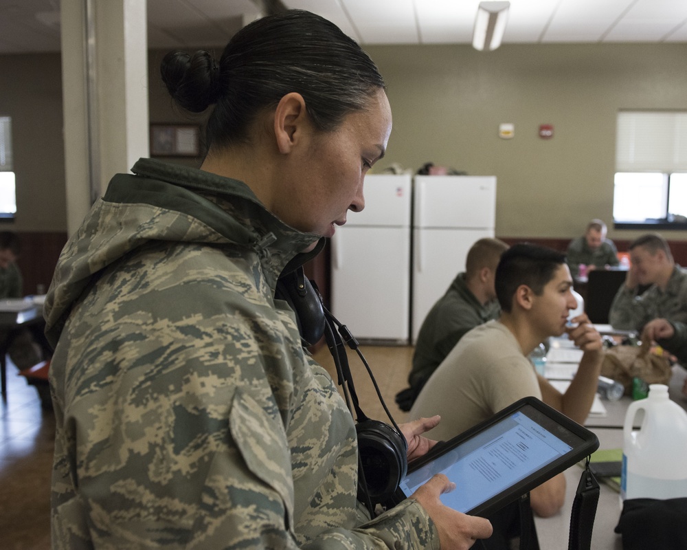 A day in the life of a F-15E Strike Eagle avionics technician