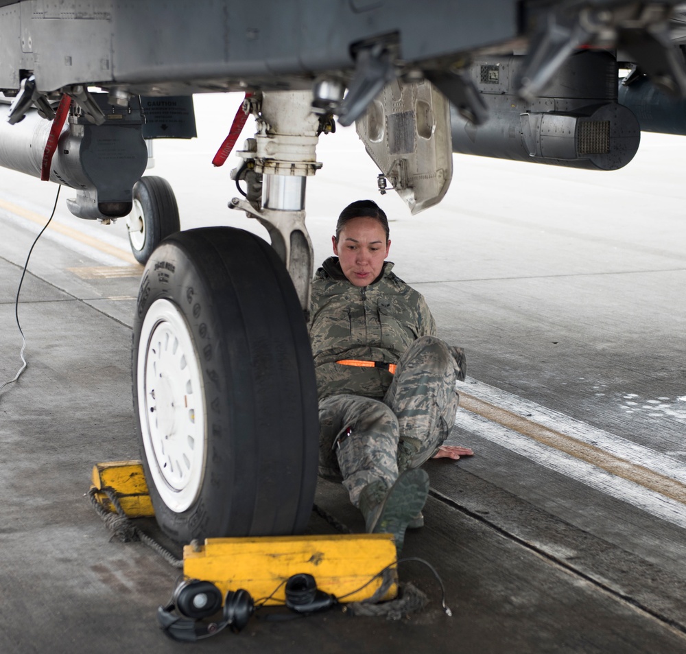 A day in the life of a F-15E Strike Eagle avionics technician