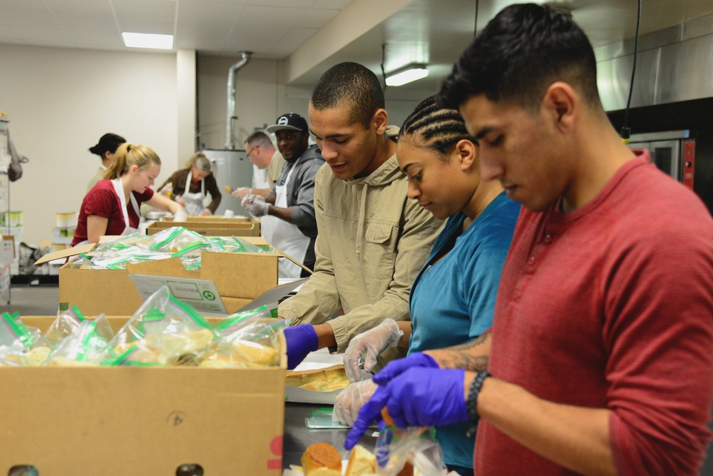 Airmen give back during Thanksgiving