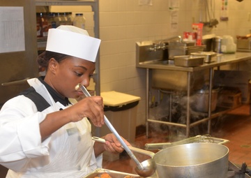 Gryphon Brigade celebrate Thanksgiving with Soldiers in style