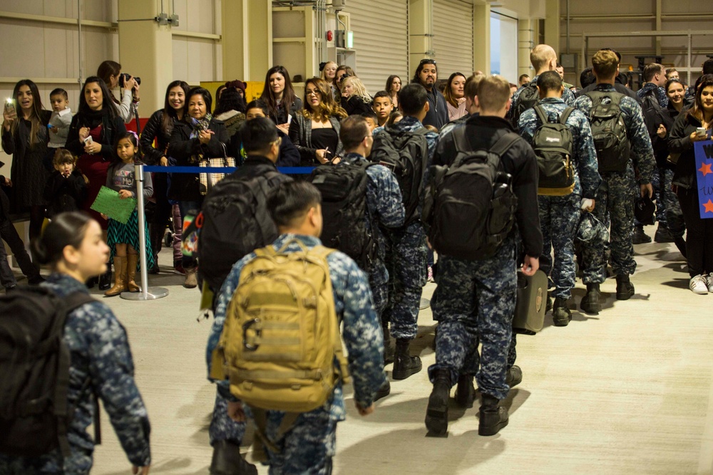 MCAS Iwakuni welcomes US Navy squadrons