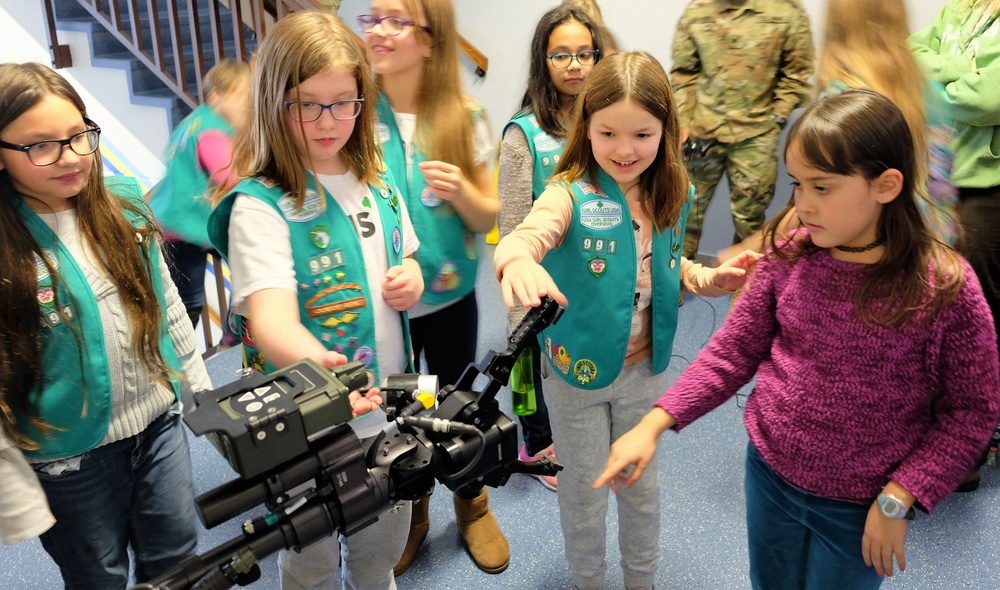Army Reserve Soldiers help Girl Scouts learn about robots