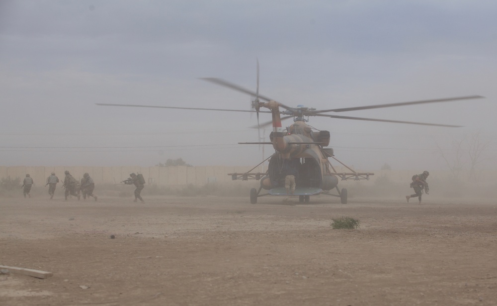 Iraqi Special Forces Conduct Air Mobility Exercise