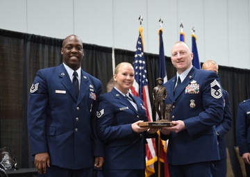 132d Wing Enlisted Advisory Council receives the 2017 Chief’s Award
