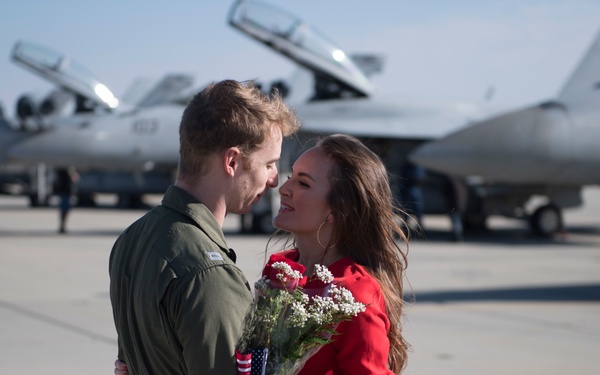 VFA-154 returns from deployment