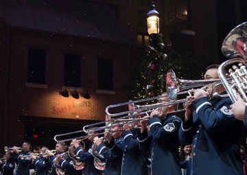USAF Band kicks off 2017 holiday season