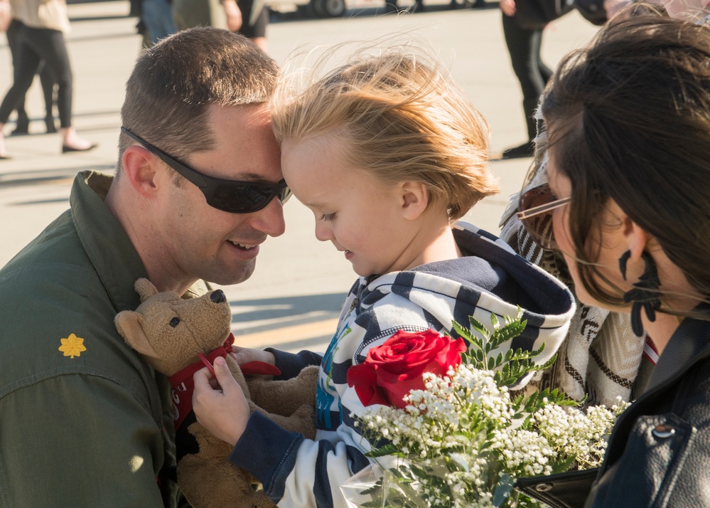 VFA-154 returns from deployment