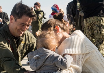 VFA-154 returns from deployment