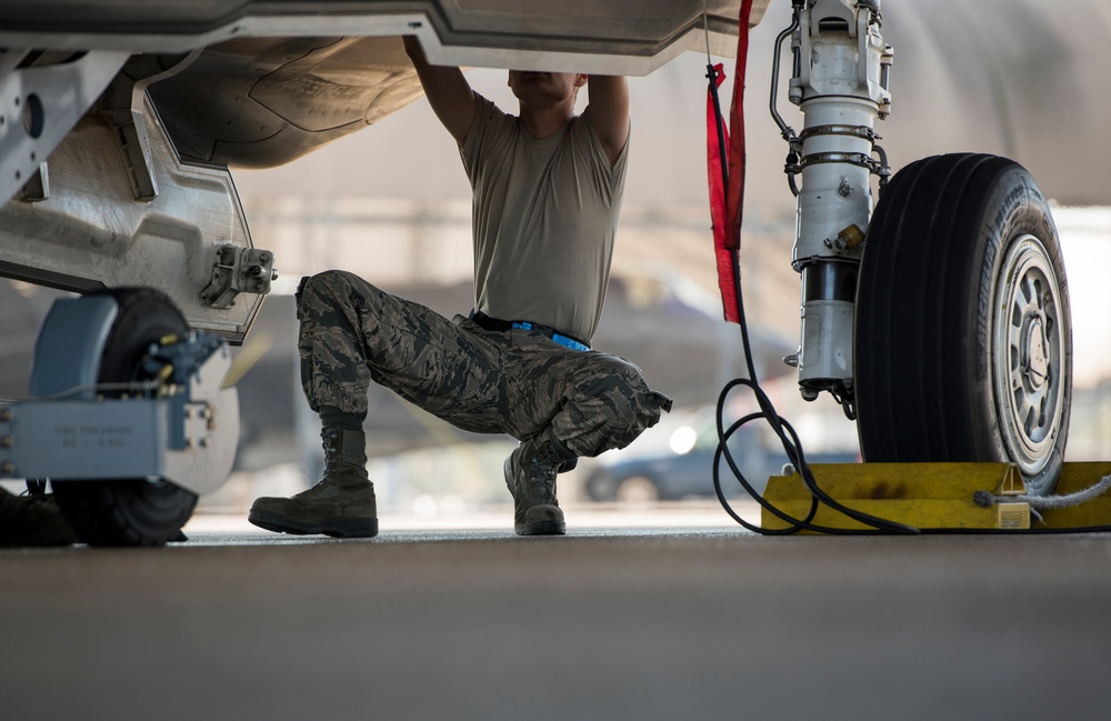 Fast and efficient weapons loaders