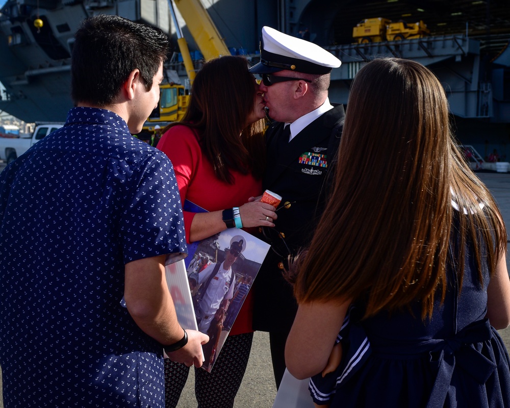 Nimitz pulls into Coronado