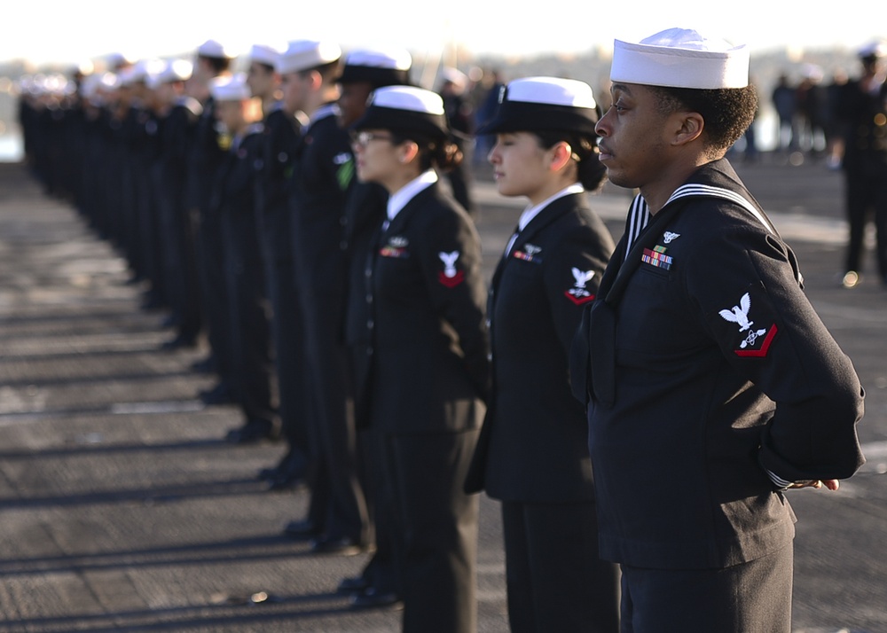 Nimitz pulls into Coronado