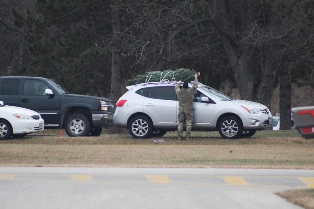 Fort McCoy military members receive trees through Trees for Troops