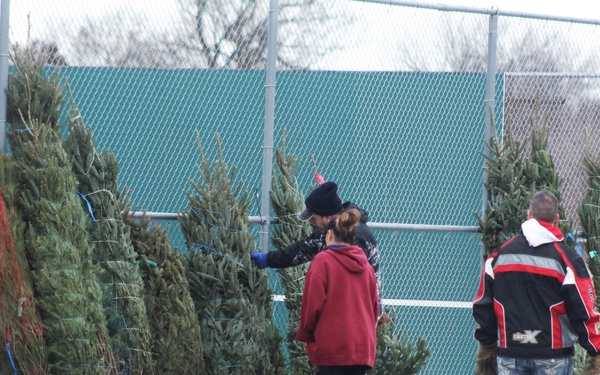 Fort McCoy military members receive trees through Trees for Troops