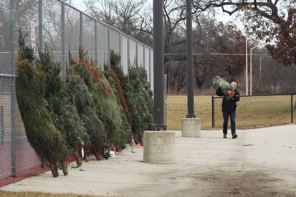 Fort McCoy military members receive trees through Trees for Troops