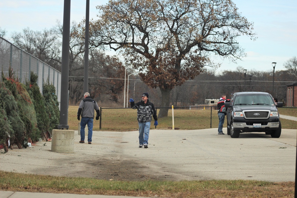 Fort McCoy military members receive trees through Trees for Troops