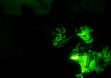 26th MEU Conducts Long Range Night Raid