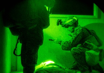 26th MEU Conducts Long Range Night Raid