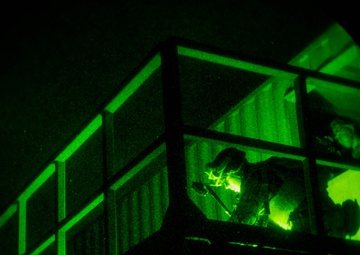 26th MEU Conducts Long Range Night Raid