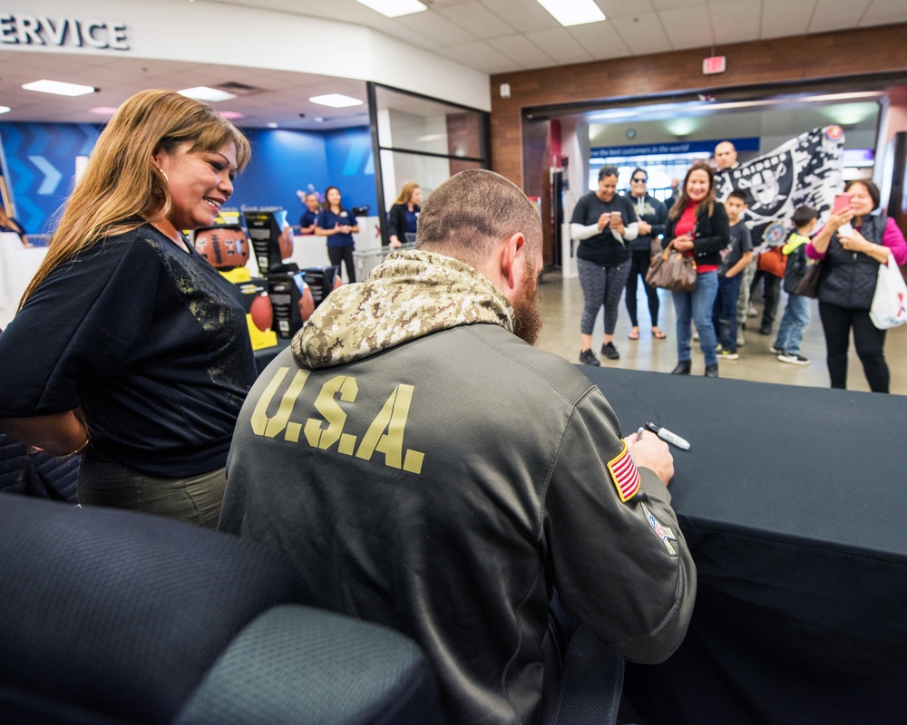 Oakland Raiders Lee Smith visits Travis Exchange