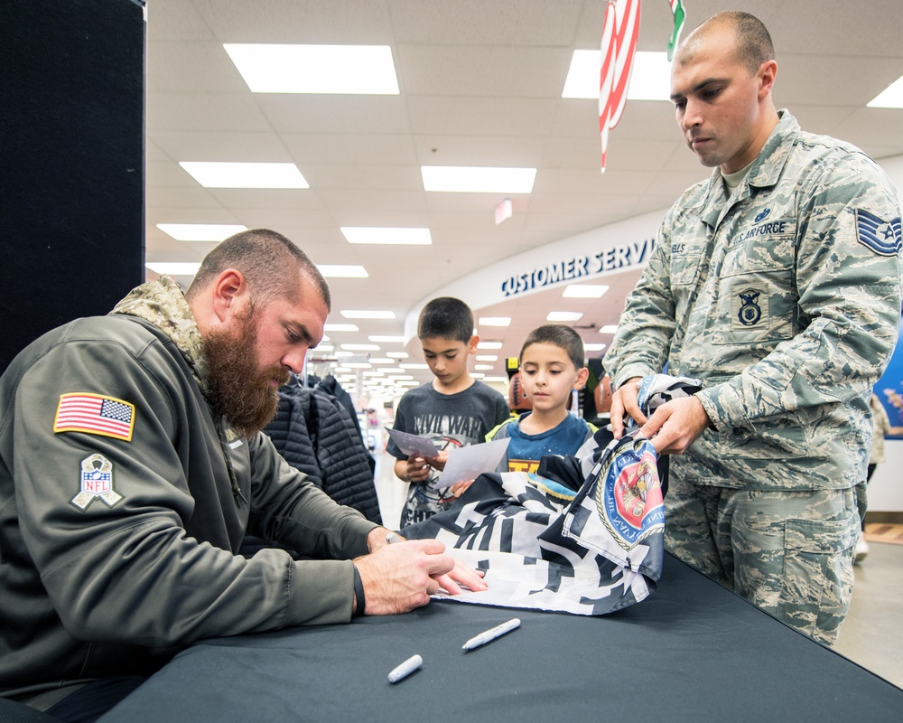 Oakland Raiders Lee Smith visits Travis Exchange