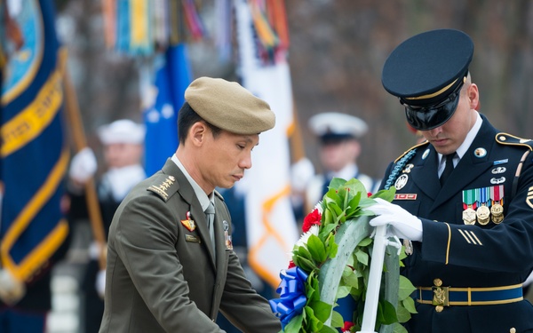 Singapore Chief of Defence Lt. Gen. Perry Lim Participates in an Armed Forces Full Honors Wreath-Laying at the Tomb of the Unknown Soldier