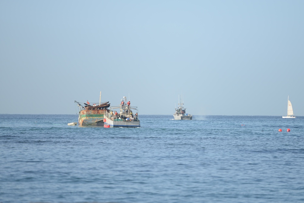 Crews make progress towing Pacific Paradise off Kaimana Beach