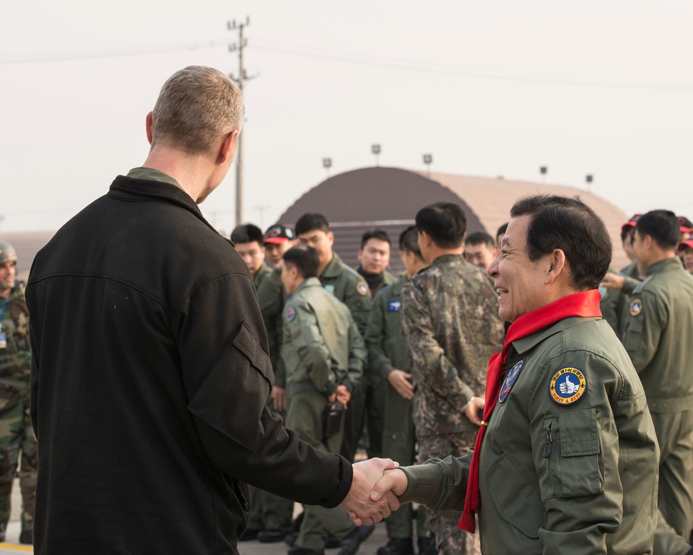 Gwangju Mayor visits U.S. members at Gwangju Air Base