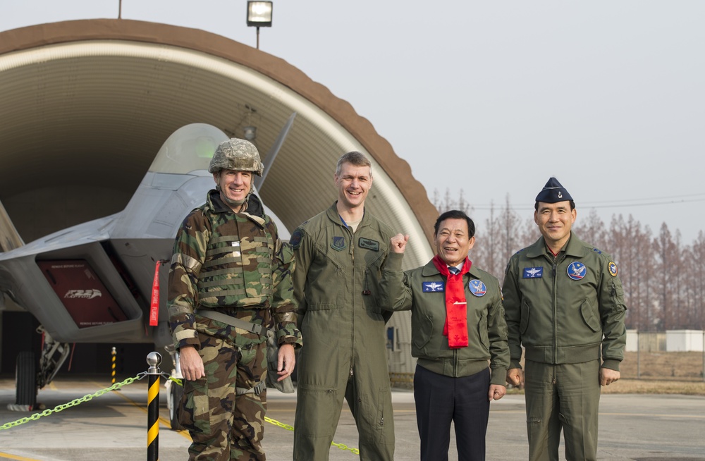 Gwangju Mayor visits U.S. members at Gwangju Air Base