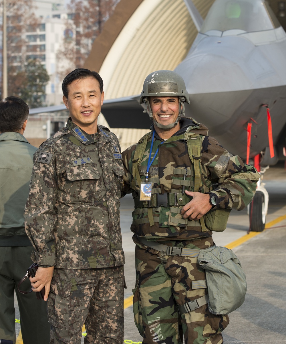 Gwangju Mayor visits U.S. members at Gwangju Air Base