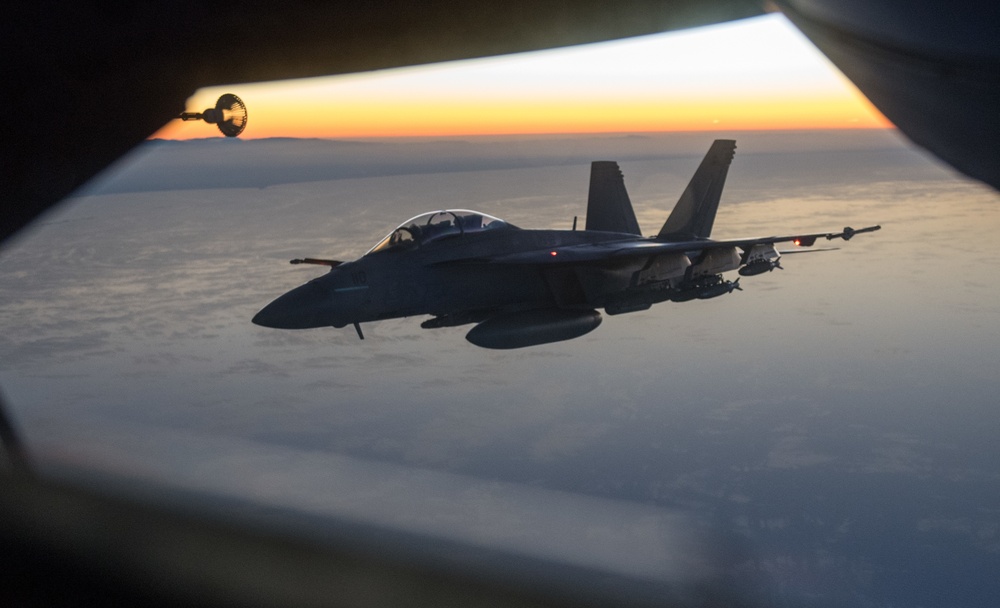 KC-135 refuels F/A-18E/F Super Hornets and EA-18G Growler