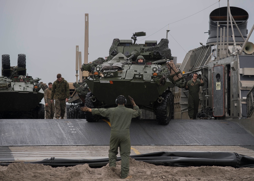 USS Iwo Jima (LHD 7) conducts COMPTUEX