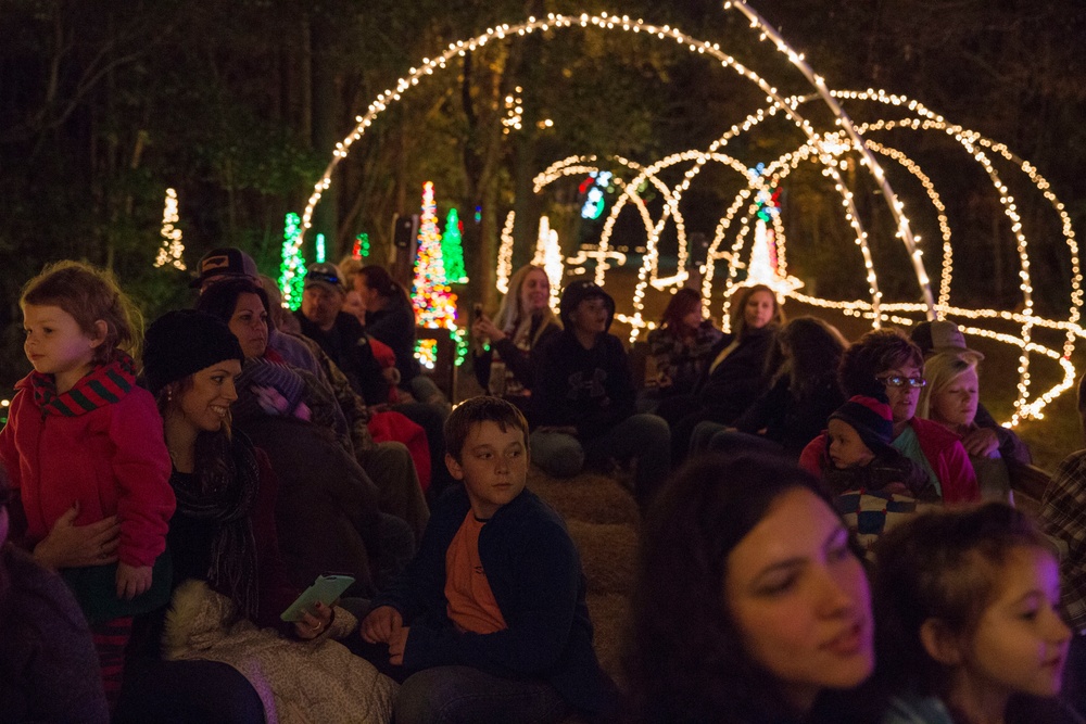 Families enjoy hayrides at EFMP’s Festival of Lights