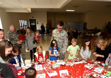 McEntire Families Make Christmas Ornaments