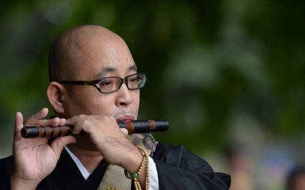 U.S. Navy and Consulate General of Japan Honor the Lives Lost on Oahu 76 Years Ago