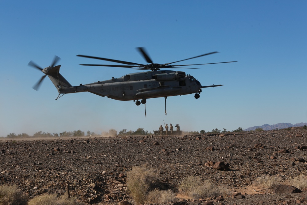 DVIDS - Images - Helicopter Support Team [Image 4 of 4]