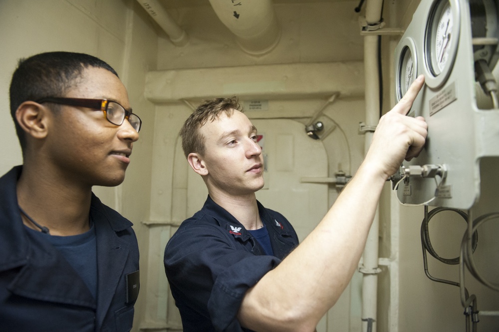 USS America Sailors conduct engineering maintenance training