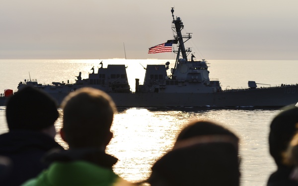 Kidd Performs Sea Power Demo