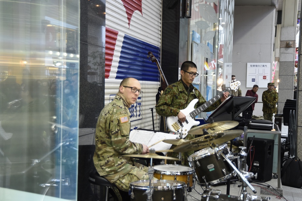 U.S. Army I Corps Band plays along JGSDF