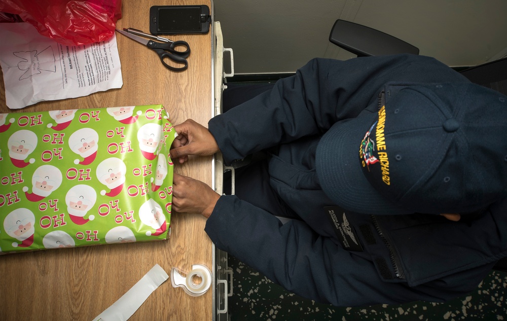 Gift wrapping aboard USS Bonhomme Richard (LHD 6)