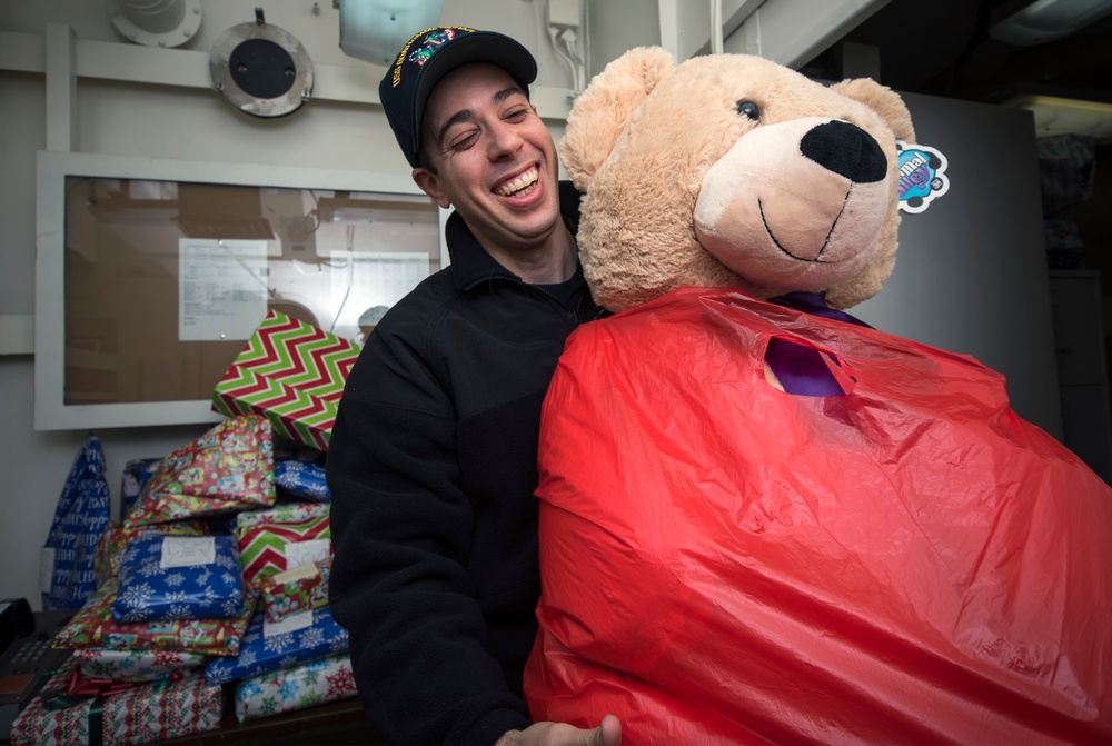 Gift wrapping aboard USS Bonhomme Richard (LHD 6)