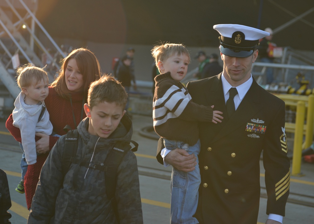 Nimitz Returns From Deployment