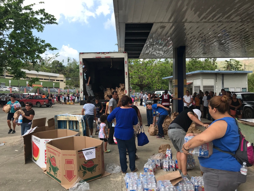 Red Cross team distributes aid in Utuado municipality