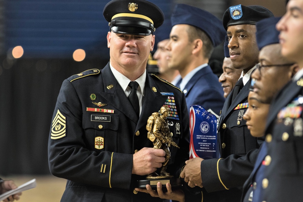 DC National Guard honors Soldiers and Airmen at end of year awards ceremony