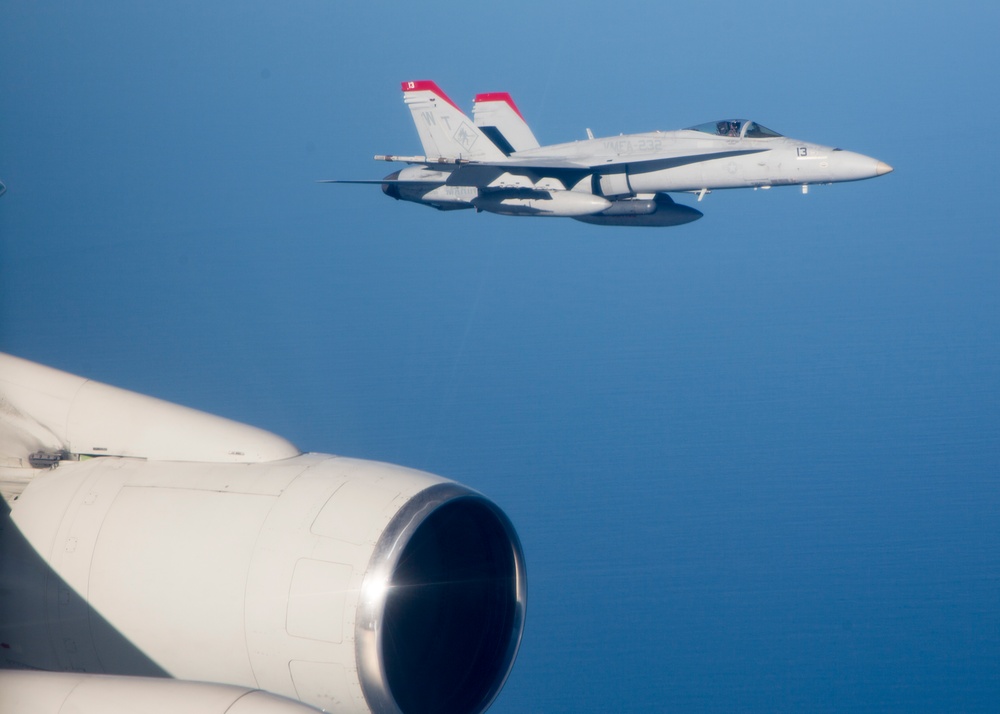 Air Refueling Omega Tanker C-707