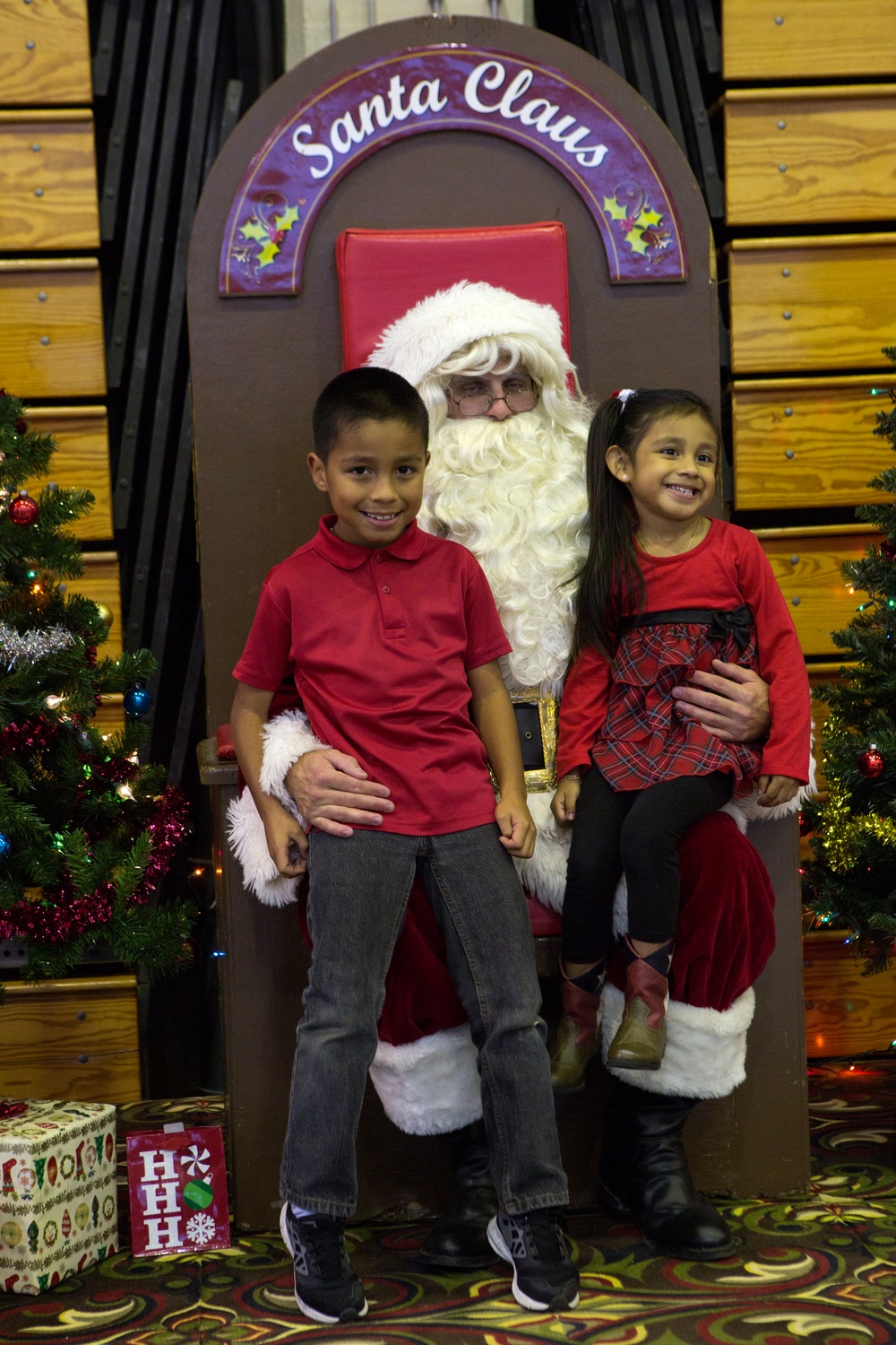 Headquarters and Support Battalion host holiday party aboard Camp Foster