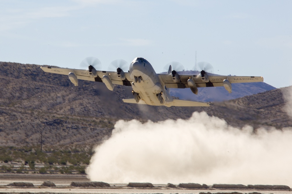 Sumos touch and go on desert runway