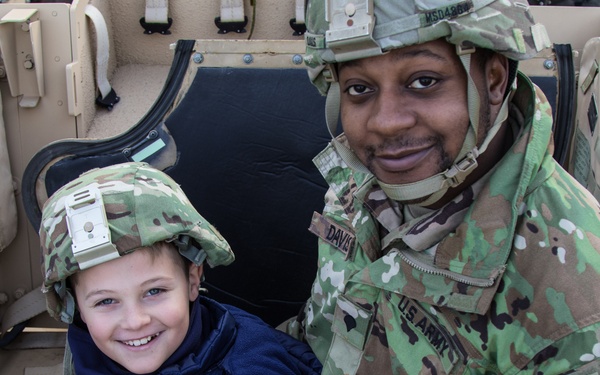 Static Display: Strengthening Relationships in Poland