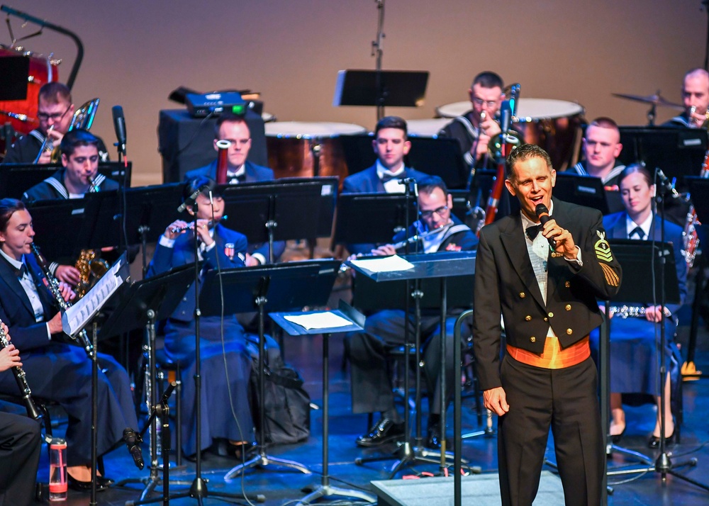 Navy Band Performs Holiday Concert in Everett